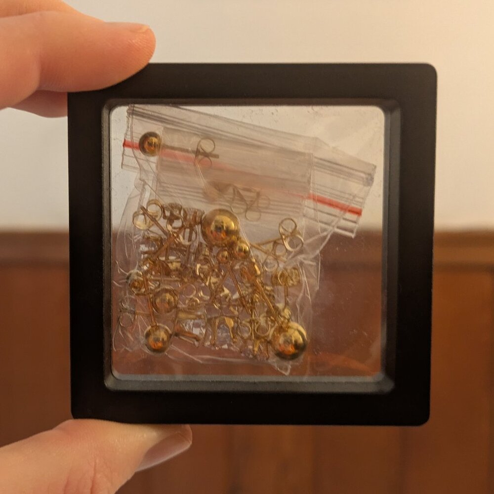 Set of stud earrings (gold)